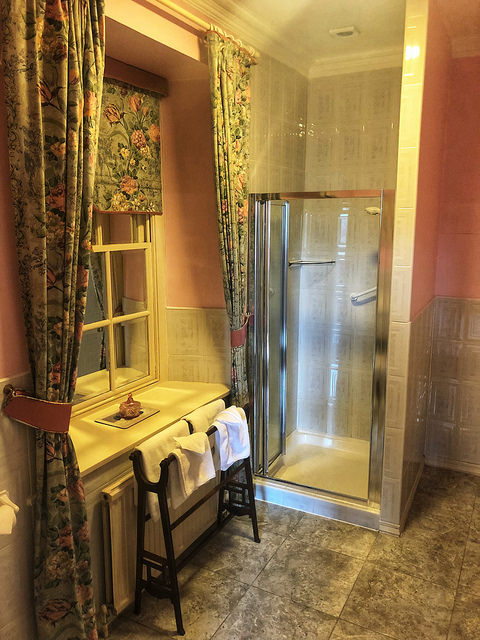 bathroom, castle grove country house, letterkenny, county donegal, ireland, irelands blue book