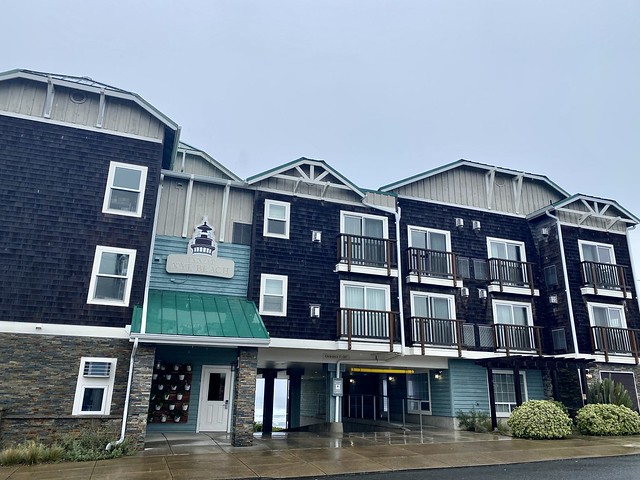 Inn at Nye Beach hotel with three stories, some rooms with private balconies in Newport, Oregon.