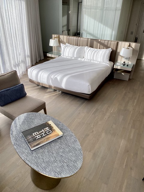King bed and coffee table at Tetra Silicon Valley Hotel