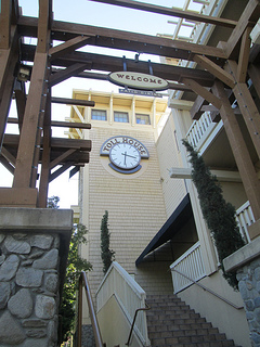 Toll House hotel, clock tower