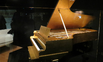 Elvis's gold piano